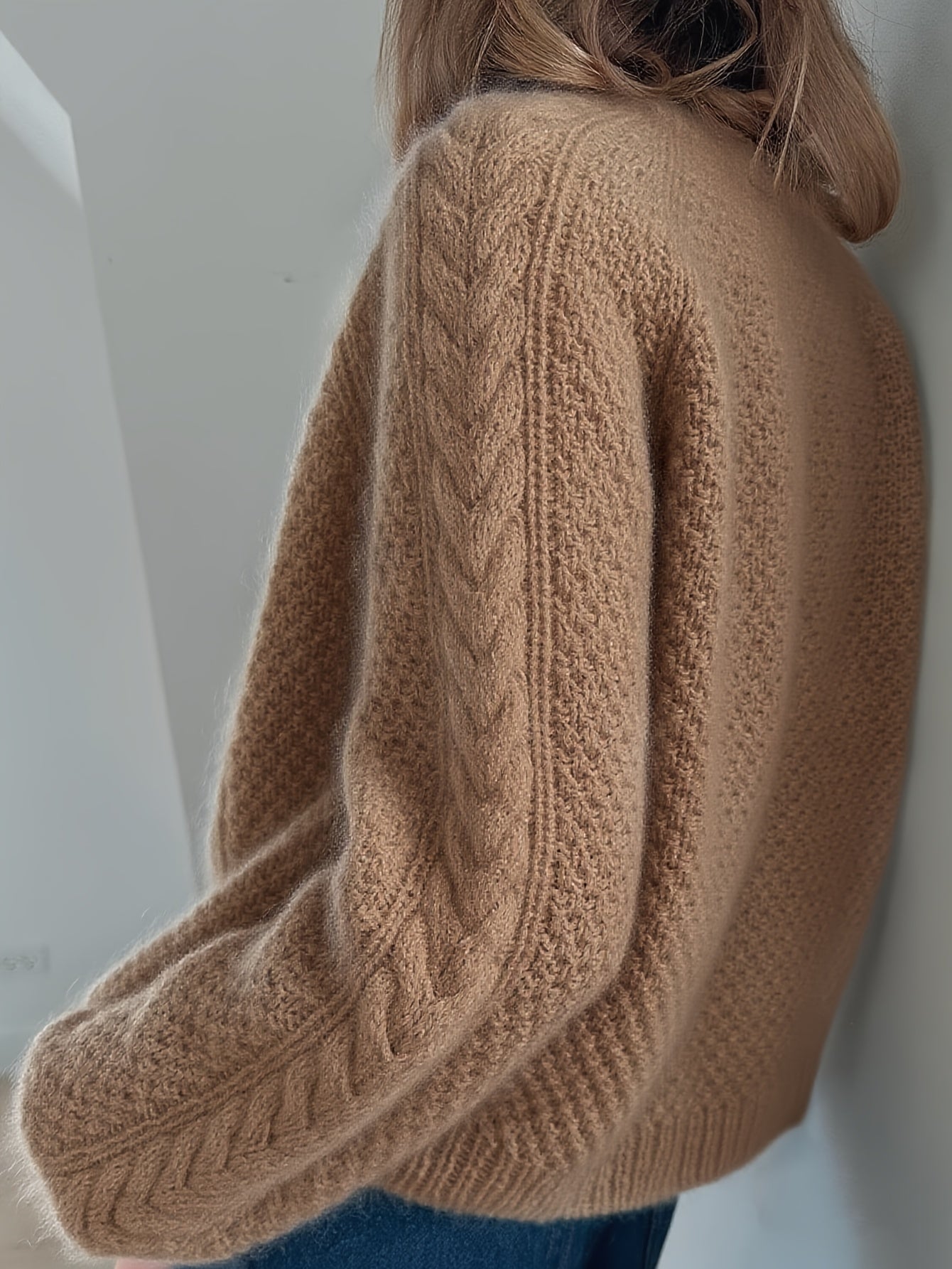 Valeria | Strickjacke mit Knöpfen und Zopfmuster