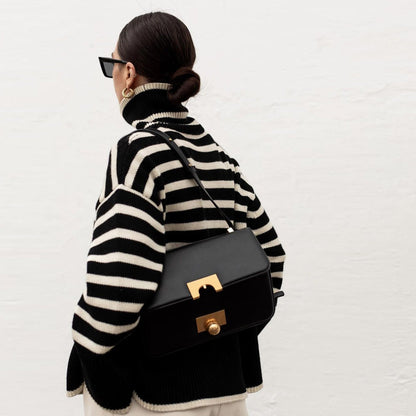 Kynesia - Übergroß Strickpullover Mit Streifenmuster Und Rollkragen