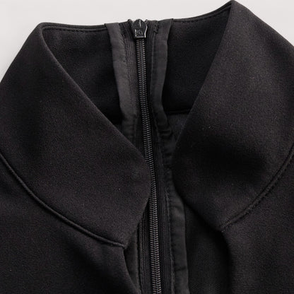 Tiara | Verfeinertes Kleid mit Gürtel und Mandarin-Kragen