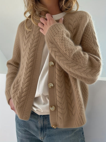 Valeria | Strickjacke mit Knöpfen und Zopfmuster