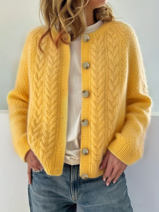Valeria | Strickjacke mit Knöpfen und Zopfmuster