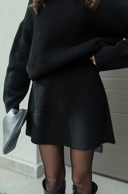 Nicola | Pullover und Rock mit lockerer Passform